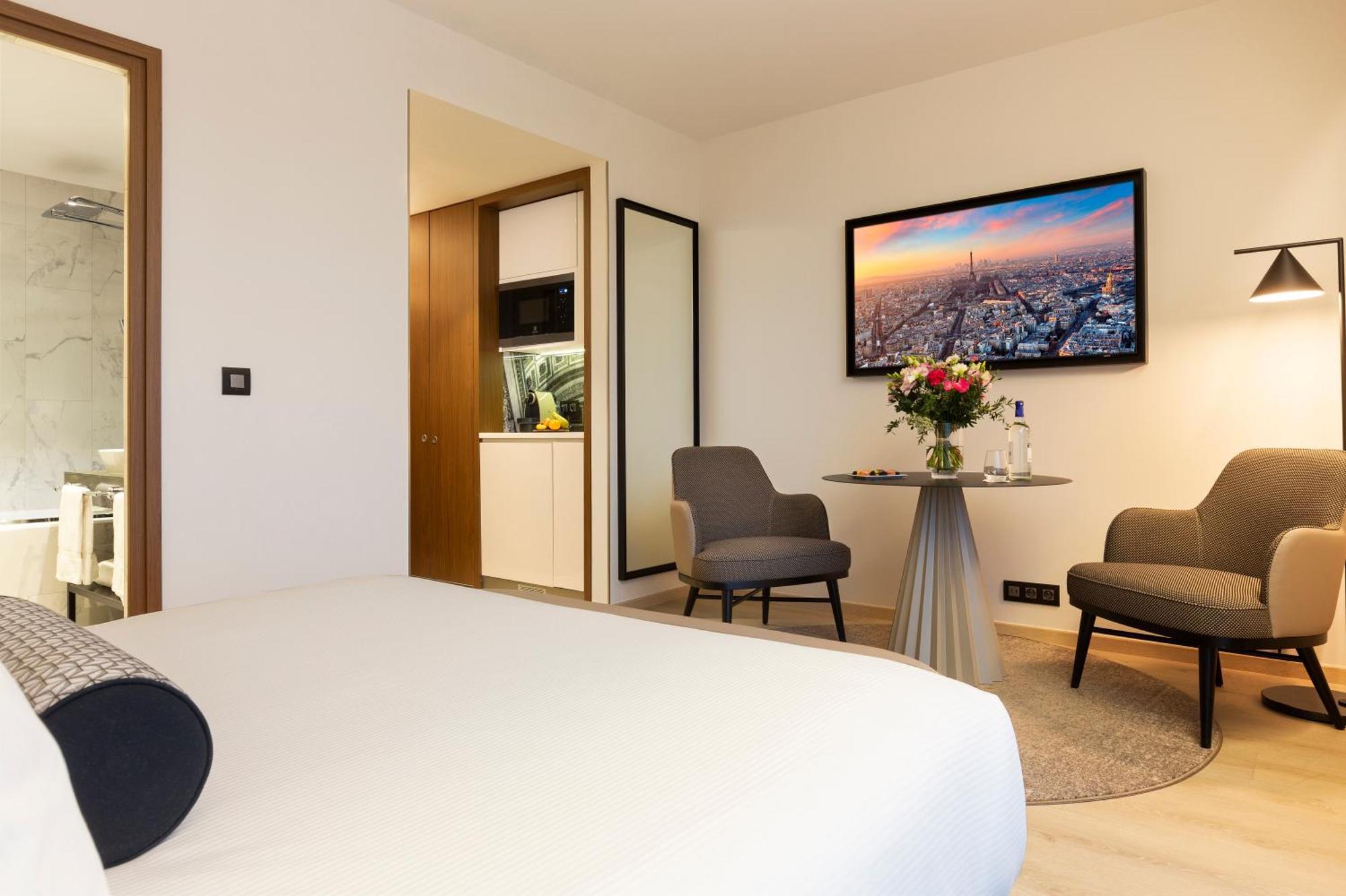 La Clef Tour Eiffel Paris By The Crest Collection Hotel Стая снимка
