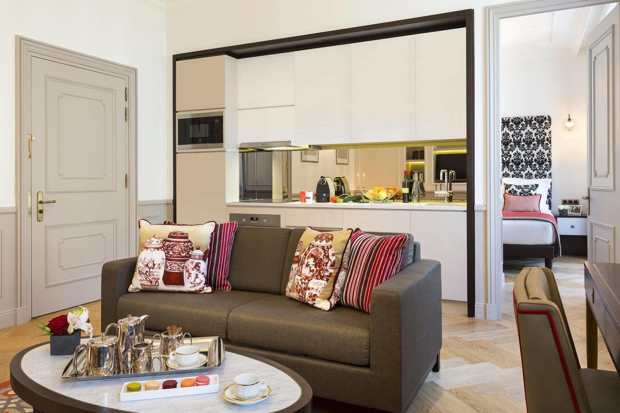 La Clef Tour Eiffel Paris By The Crest Collection Hotel Екстериор снимка